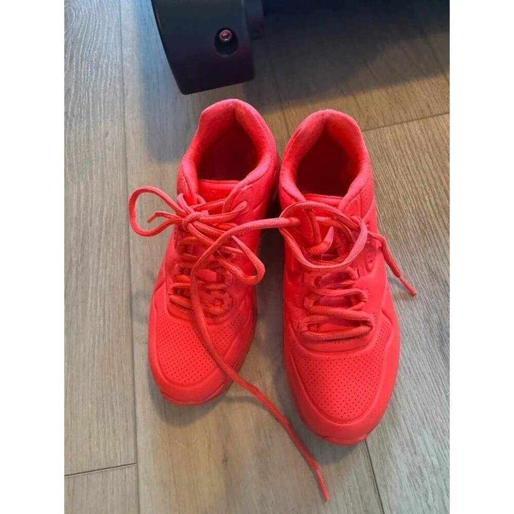 Sketchers Uno Size 6 Neon Coral